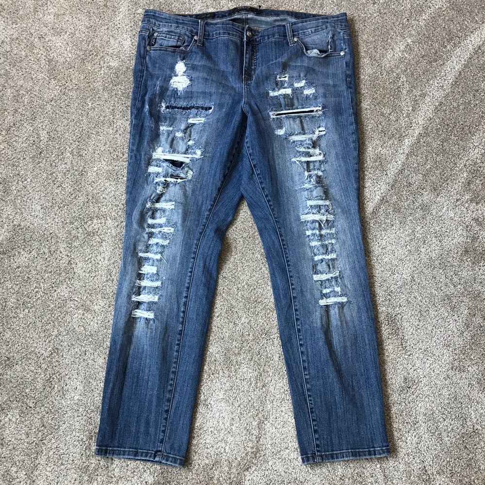 TORRID Premium DISTRESSED Boyfriend SKINNY JEANS